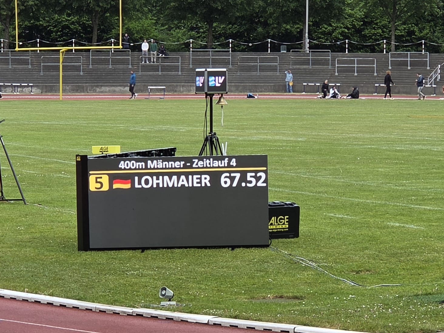 Ergebnisanzeige: "400m Männer - Zeitlauf 4, Bahn 5, LOHMAIER 67.52".