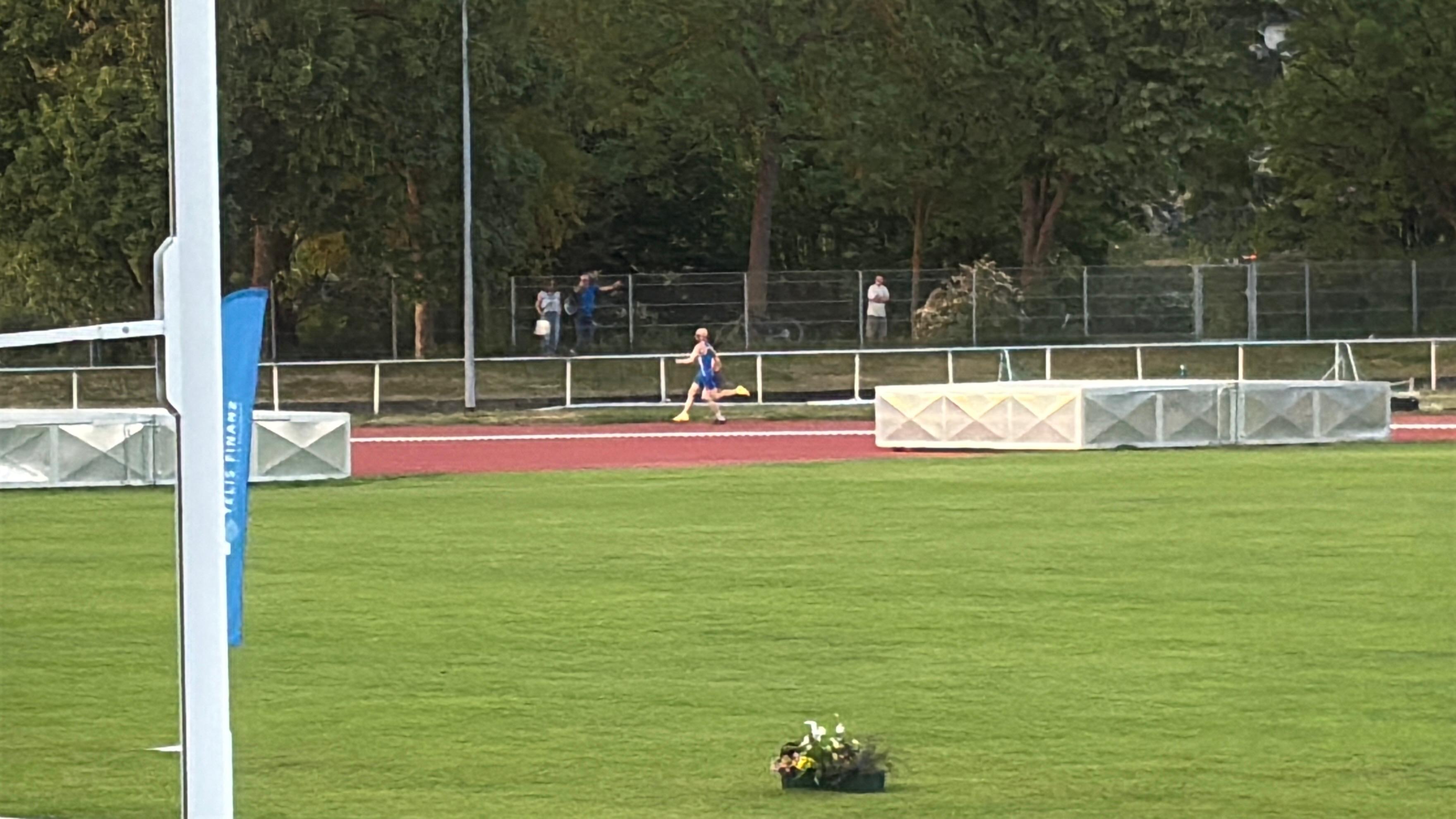 Stefan on the back straight.
